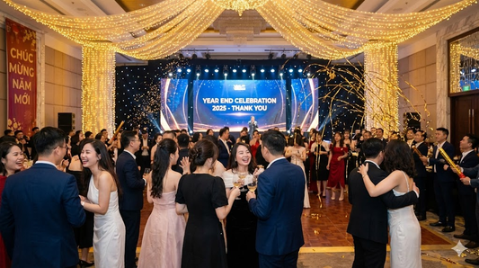 Trang trí tiệc Tất niên công ty – Sang trọng, gắn kết & đậm chất team building